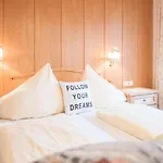 Haus Ferienglueck 아파트 *